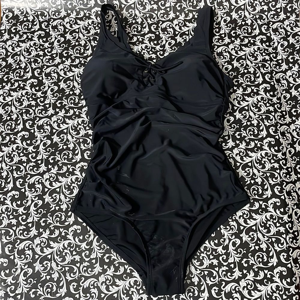 NWOT Merona Women Swim Suite. M (i)